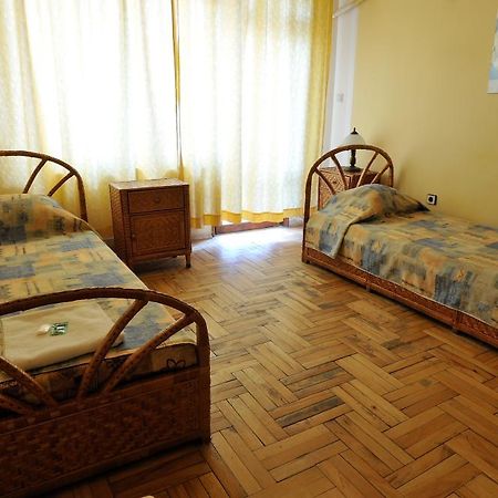 Family Hotel Prolet Shumen Ngoại thất bức ảnh