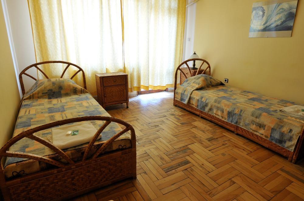 Family Hotel Prolet Shumen Ngoại thất bức ảnh