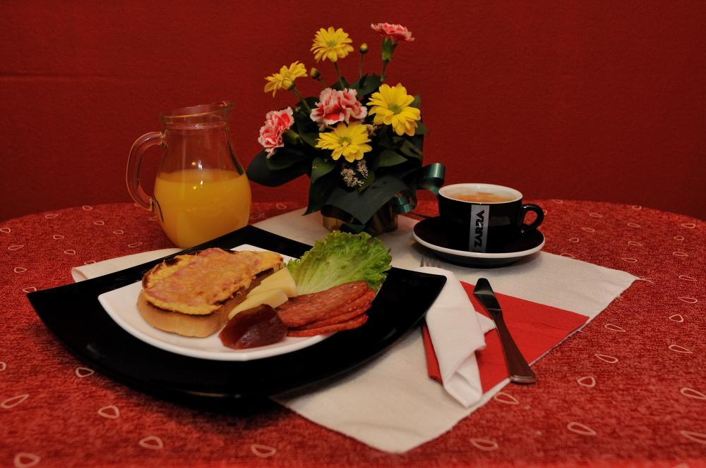 Family Hotel Prolet Shumen Ngoại thất bức ảnh